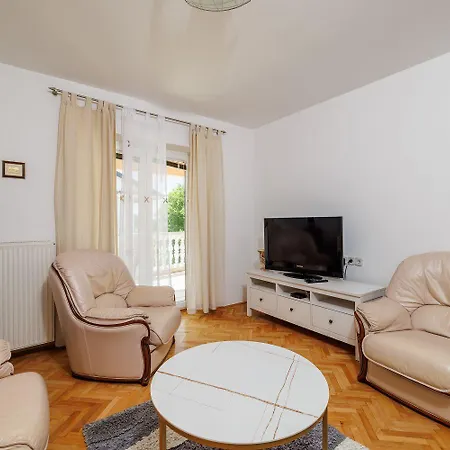 Modernes Nur 100 Meter Zum Mit Herrlichem Meerblick, Aussendusche, Grill Appartement Jadranovo