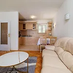 Apartamento Modernes Nur 100 Meter Zum Mit Herrlichem Meerblick, Aussendusche, Grill Jadranovo